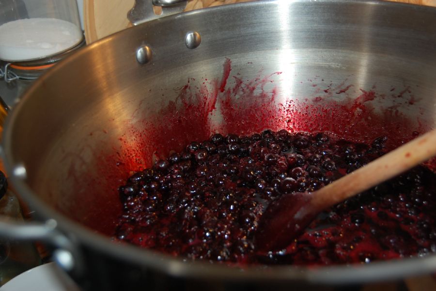 How to make Blackcurrant Jam - recipe method